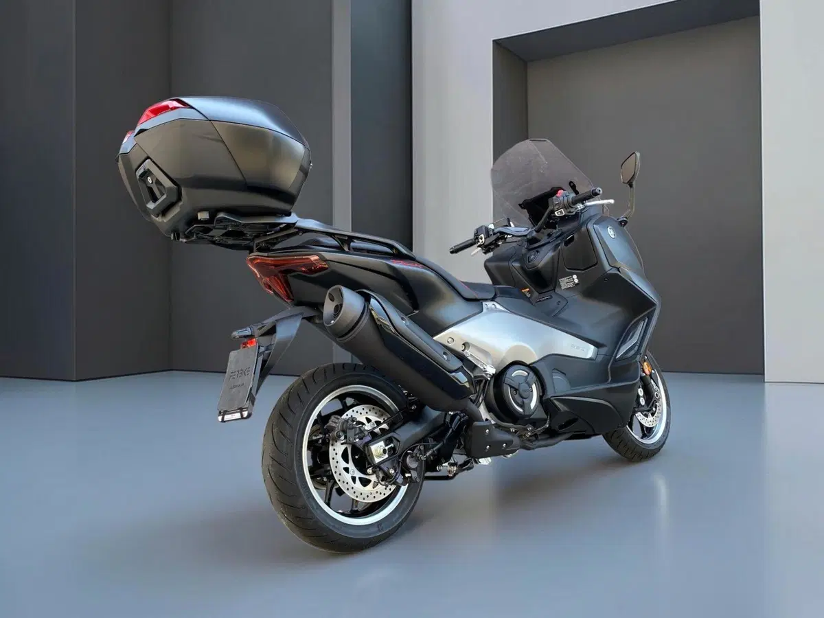 Yamaha T-Max 560 25th Anniversary (2026) (6)