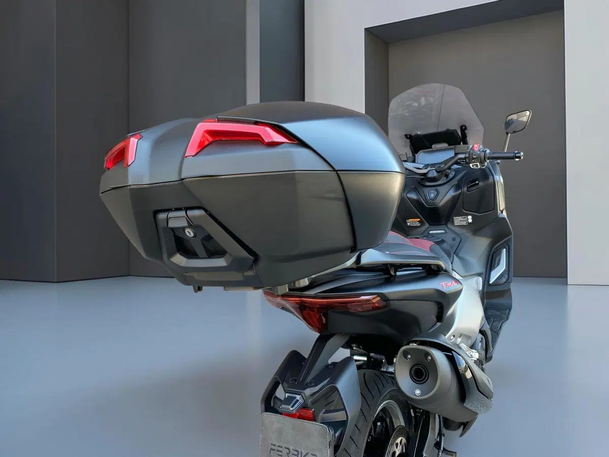 Yamaha T-Max 560 25th Anniversary (2026) (7)