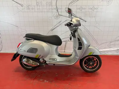Vespa GTS 300 Super Tech (2023 - 24) usata