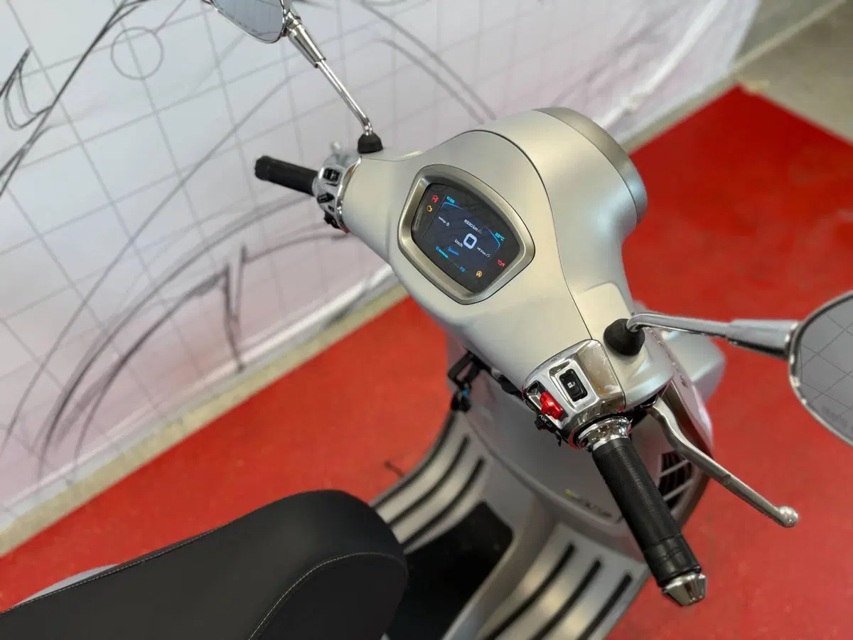 Vespa GTS 300 Super Tech (2023 - 24) (8)