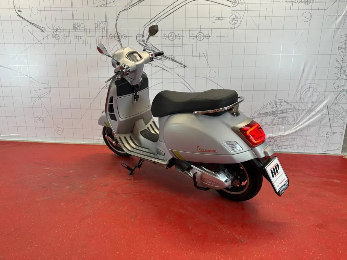 Vespa GTS 300 Super Tech (2023 - 24) (6)