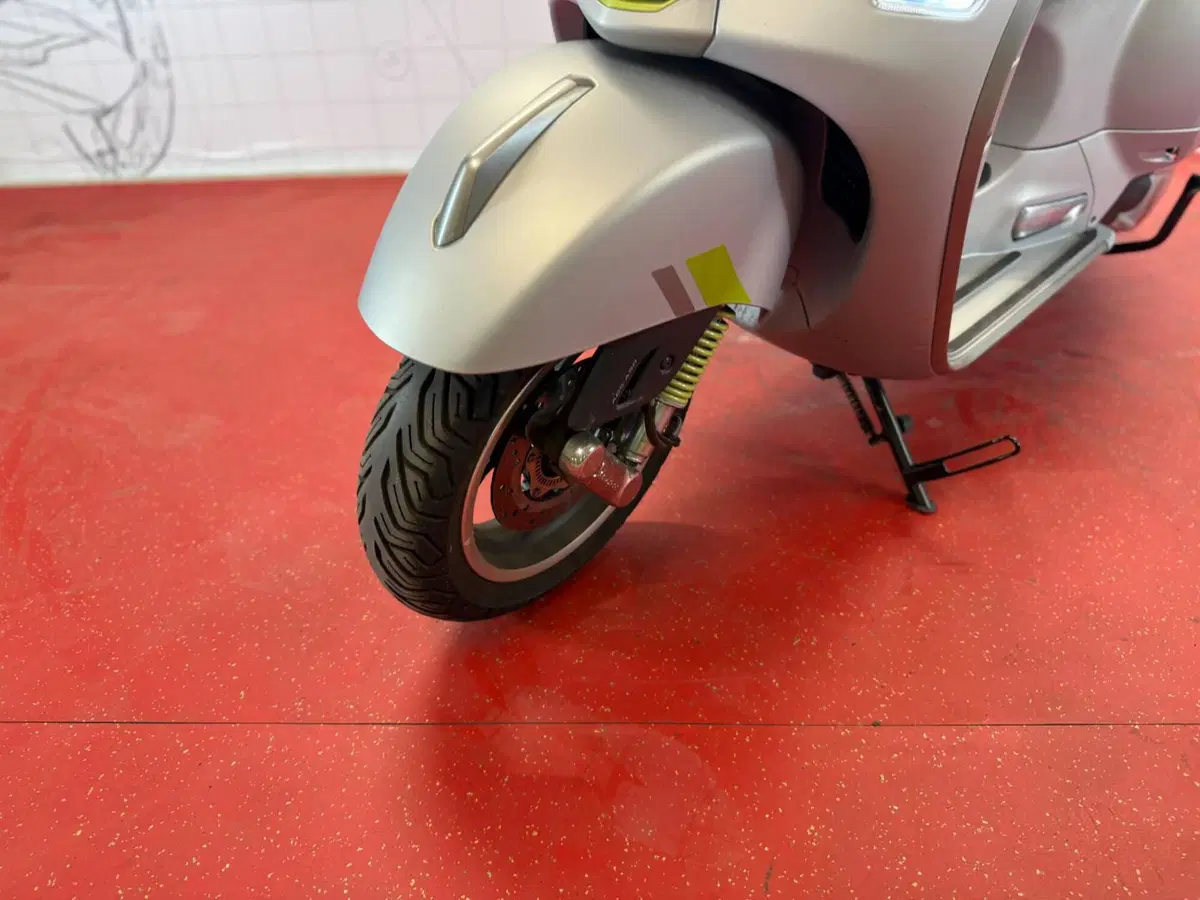 Vespa GTS 300 Super Tech (2023 - 24) (11)