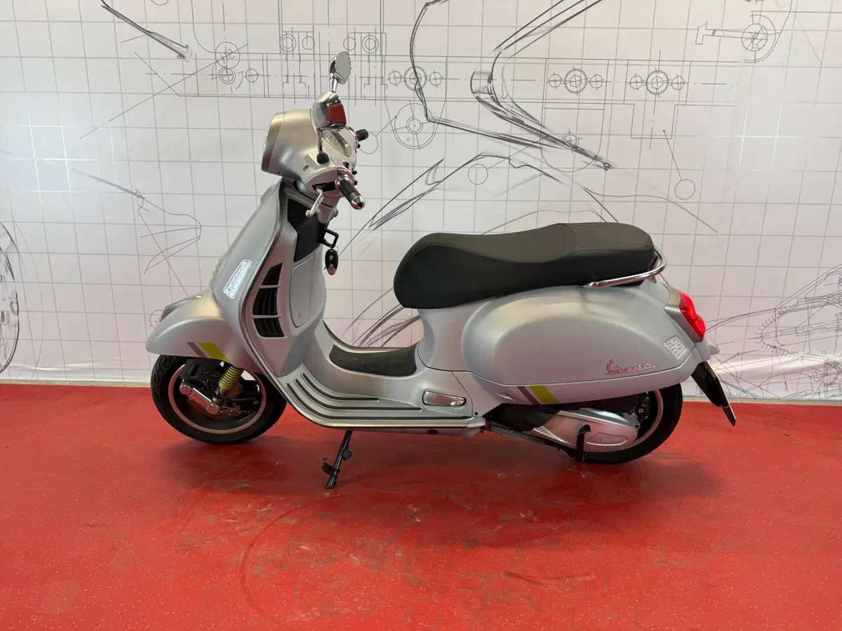 Vespa GTS 300 Super Tech (2023 - 24) (4)
