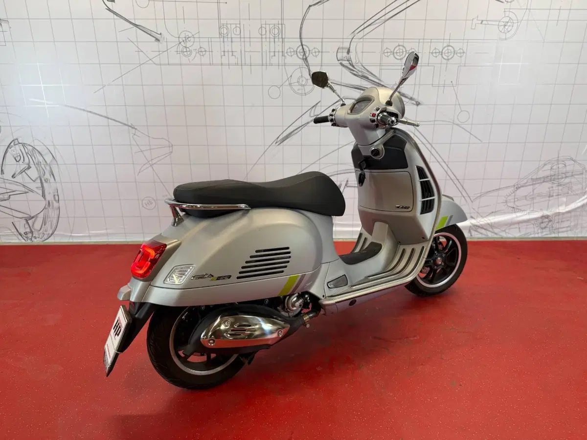 Vespa GTS 300 Super Tech (2023 - 24) (3)