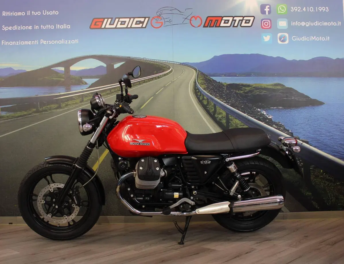 Moto Guzzi V7 II Stone (2015 - 17) (3)