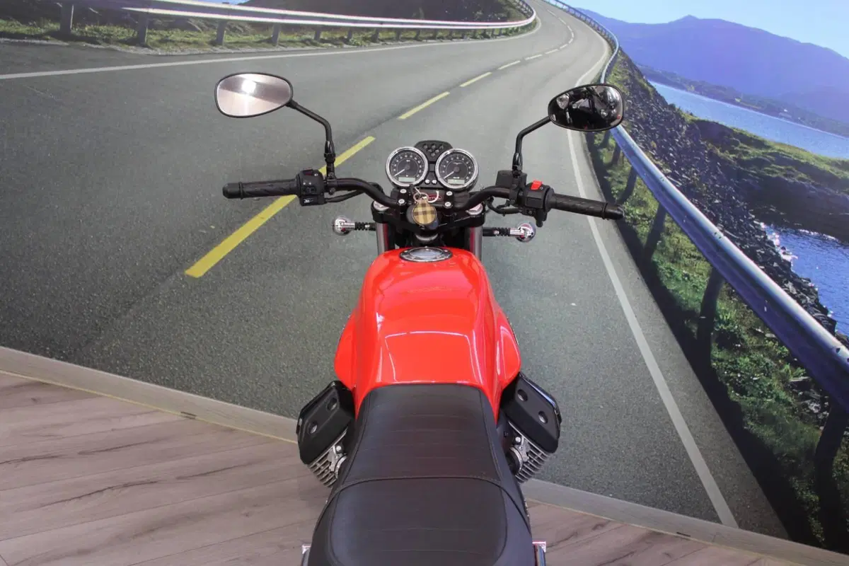 Moto Guzzi V7 II Stone (2015 - 17) (20)