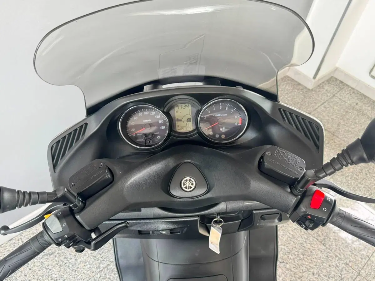 Yamaha Majesty 400 (2004 - 08) (11)