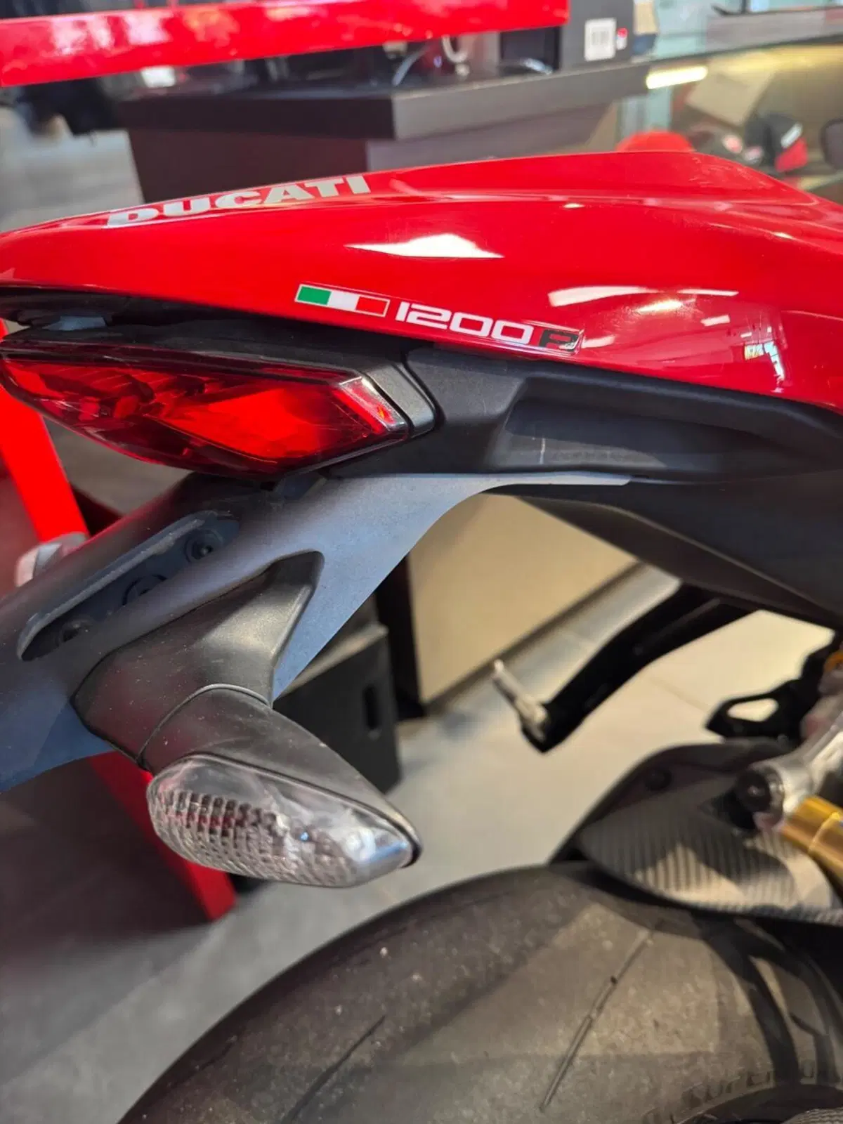 Ducati Monster 1200 R (2016 - 19) (10)