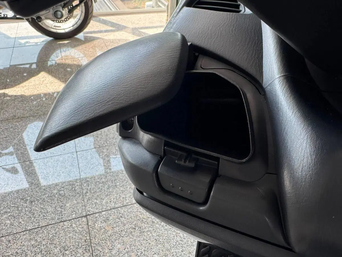Suzuki Burgman AN 400 i.e. (2004 - 05) (7)