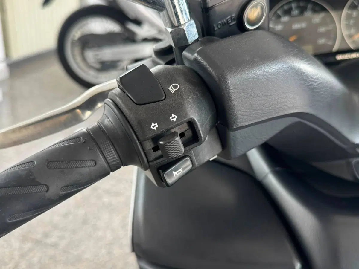 Suzuki Burgman AN 400 i.e. (2004 - 05) (9)