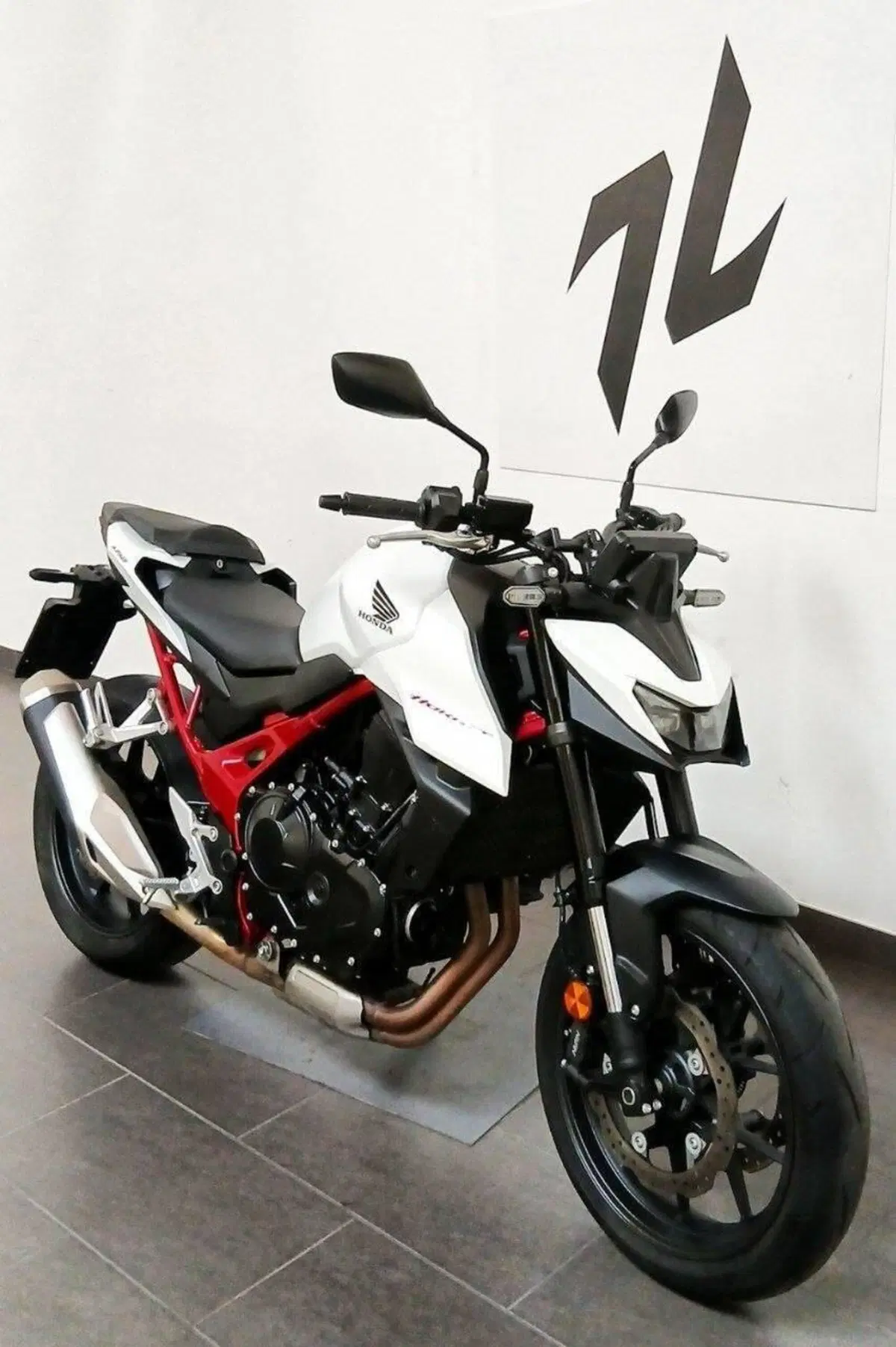 Honda CB 750 Hornet (2025) (2)