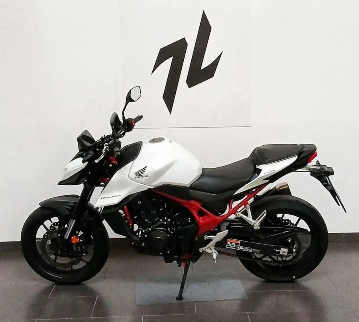 Honda CB 750 Hornet (2025) (3)