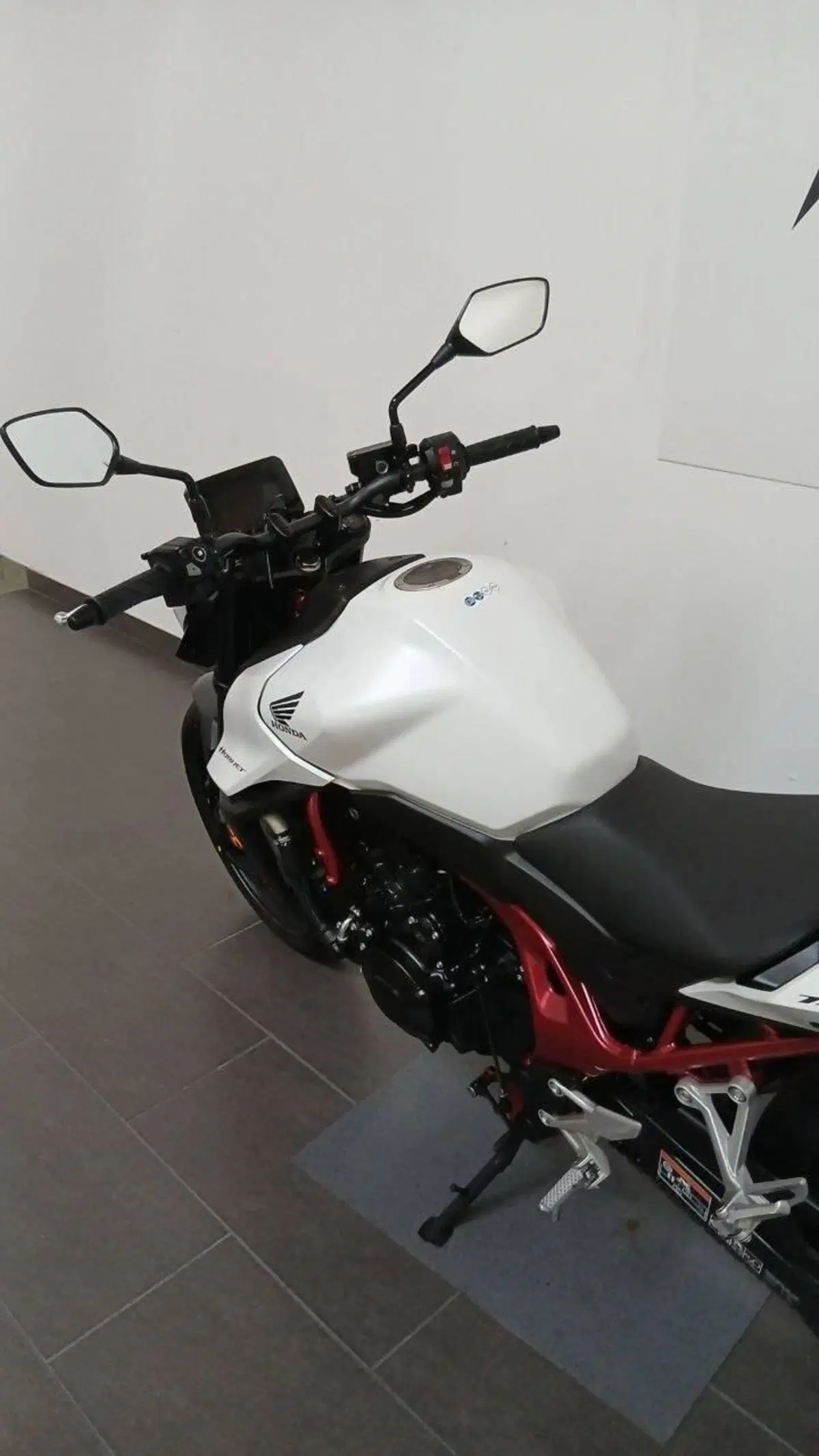Honda CB 750 Hornet (2025) (5)