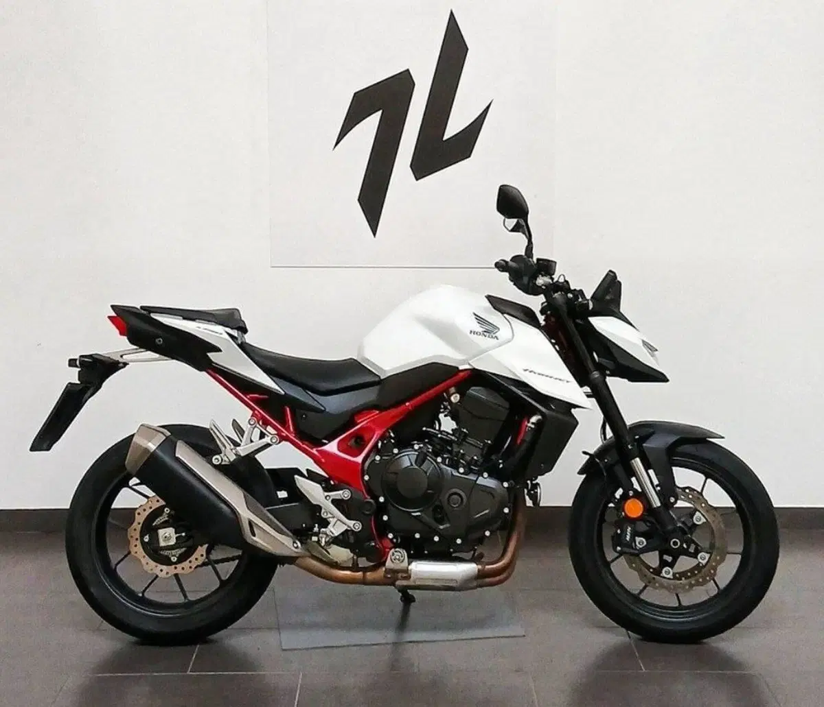 Honda CB 750 Hornet (2025) (4)