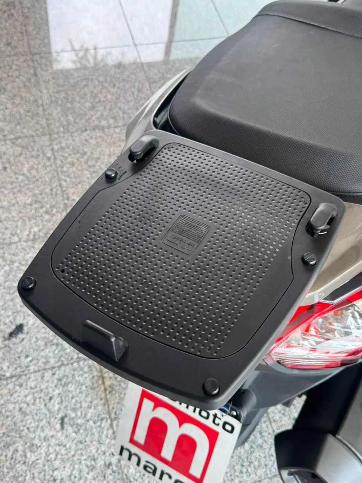 Kymco Downtown 300i (2009 - 17) (9)