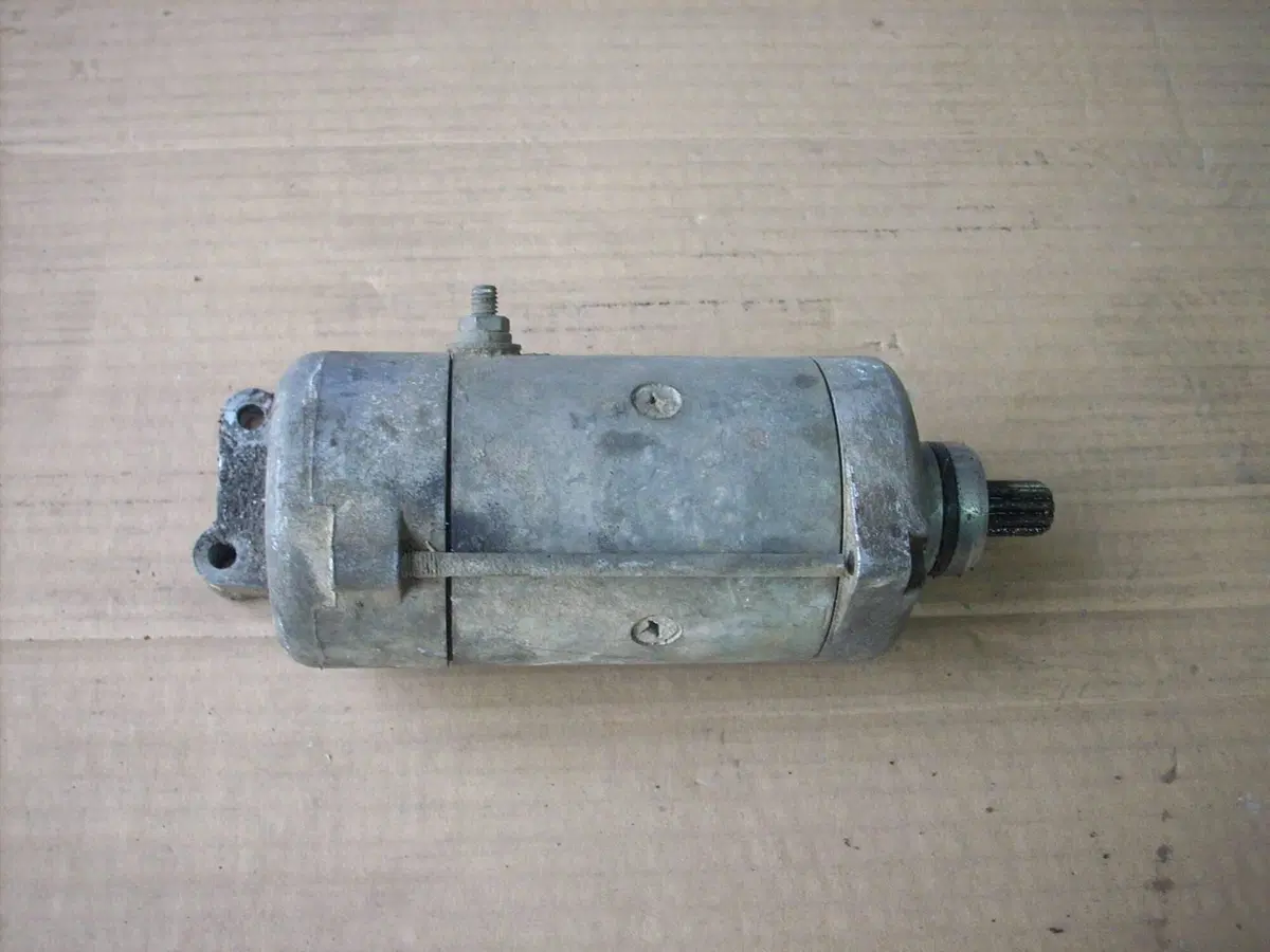 Ricambi Usati Originali Honda CB 400 Four d'Epoca (8)