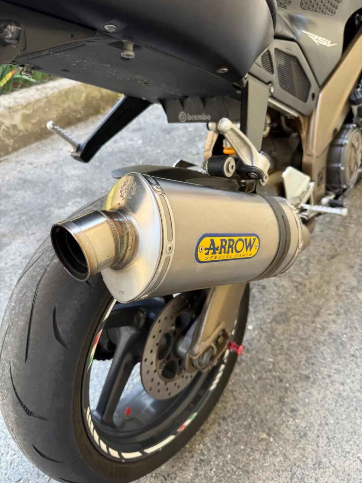 Aprilia Tuono 1000 R (2004 - 05) (4)