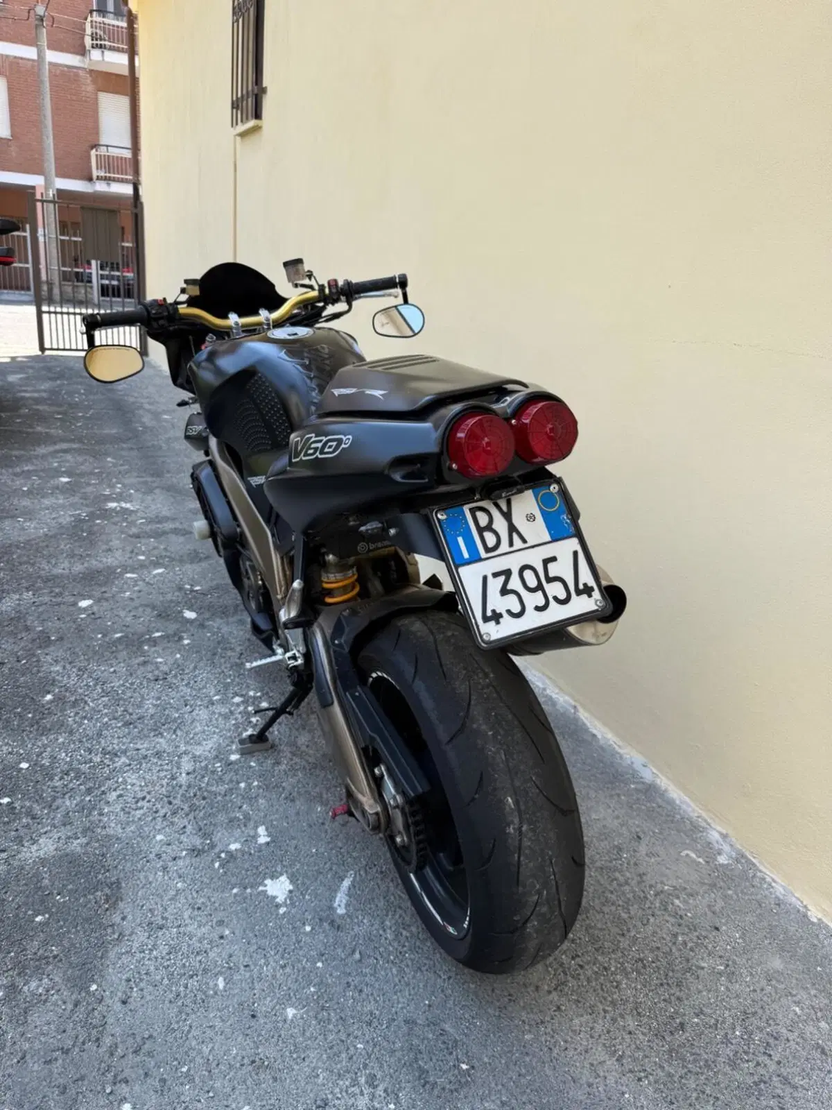 Aprilia Tuono 1000 R (2004 - 05) (5)