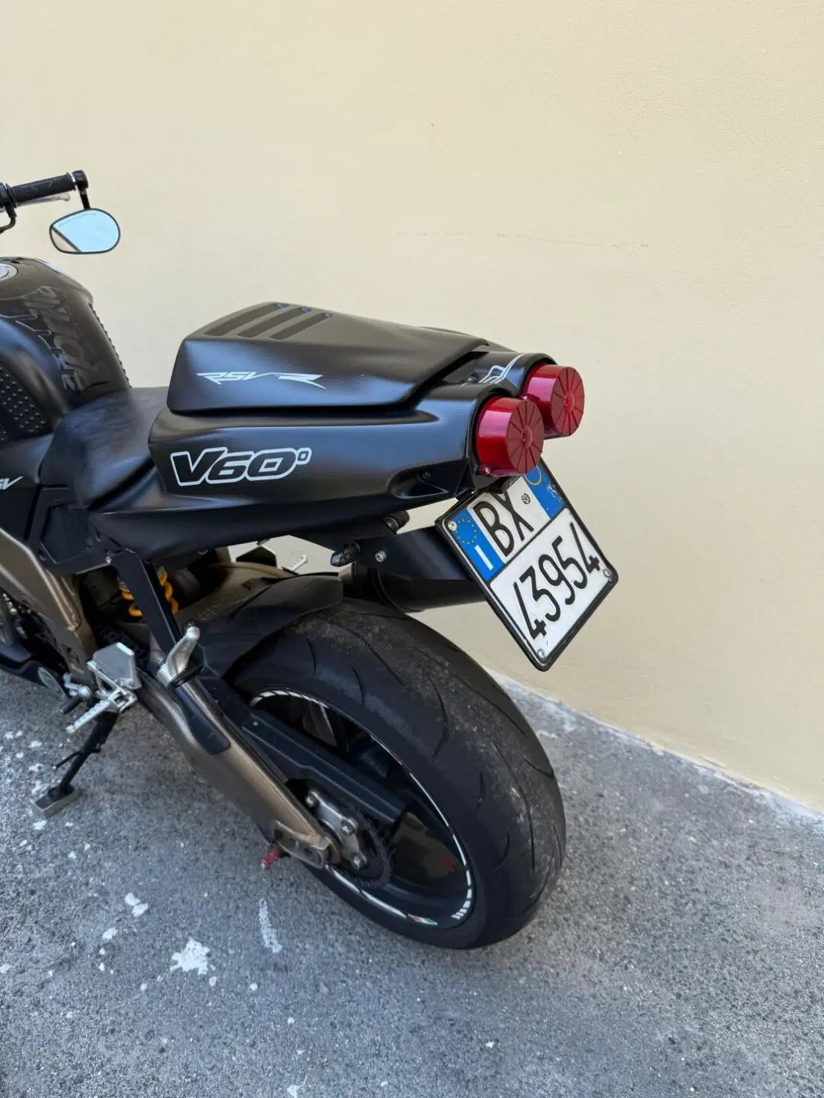 Aprilia Tuono 1000 R (2004 - 05) (8)