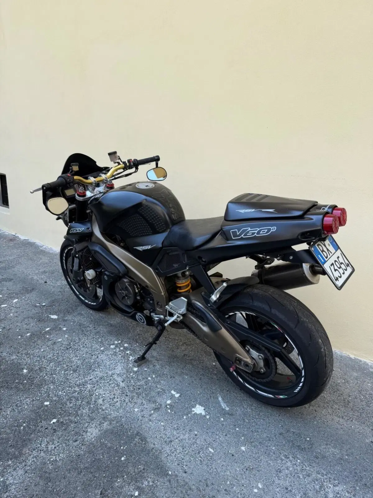 Aprilia Tuono 1000 R (2004 - 05) (9)