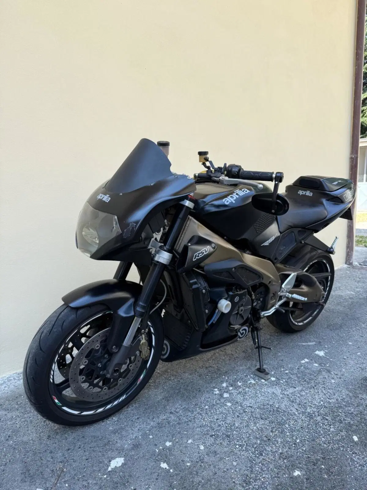 Aprilia Tuono 1000 R (2004 - 05) (11)