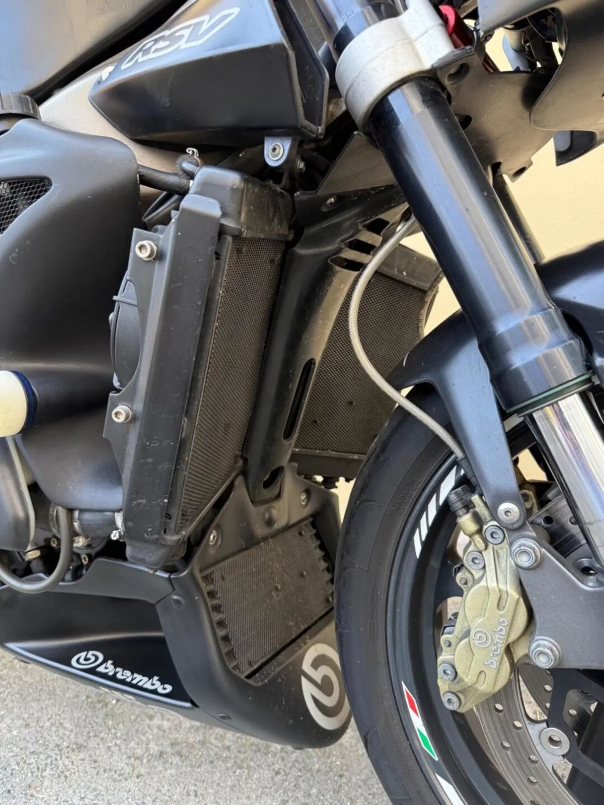 Aprilia Tuono 1000 R (2004 - 05) (12)
