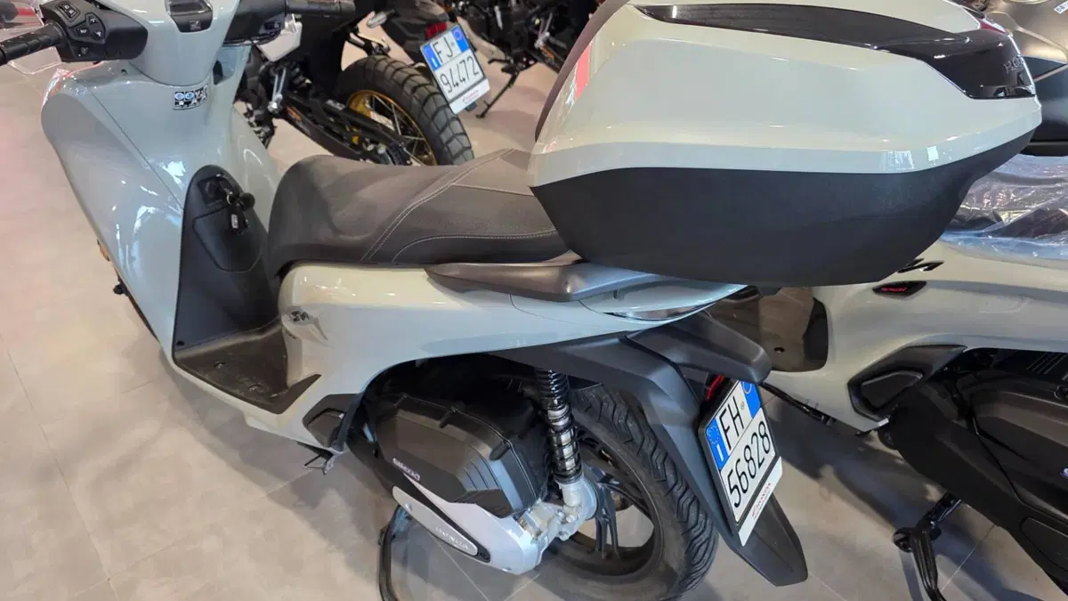 Honda SH 150i (2024 - 25) (4)