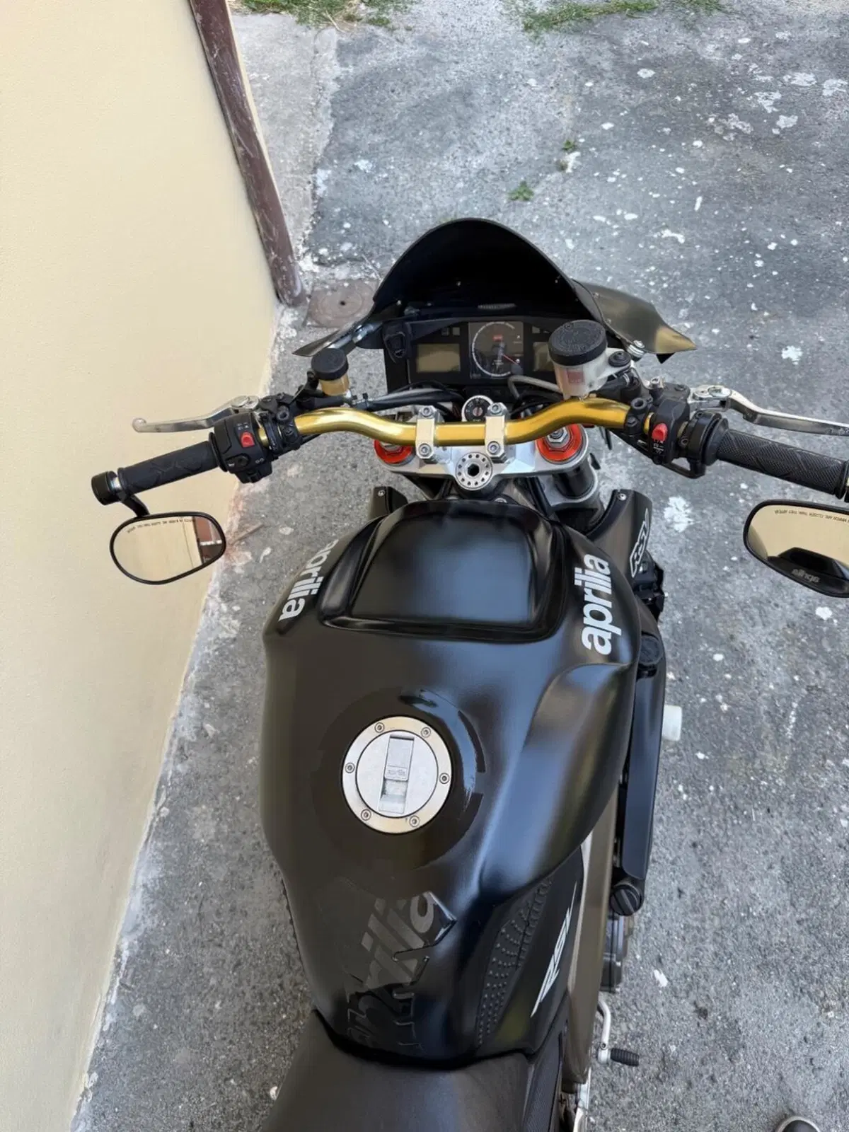 Aprilia Tuono 1000 R (2004 - 05) (14)