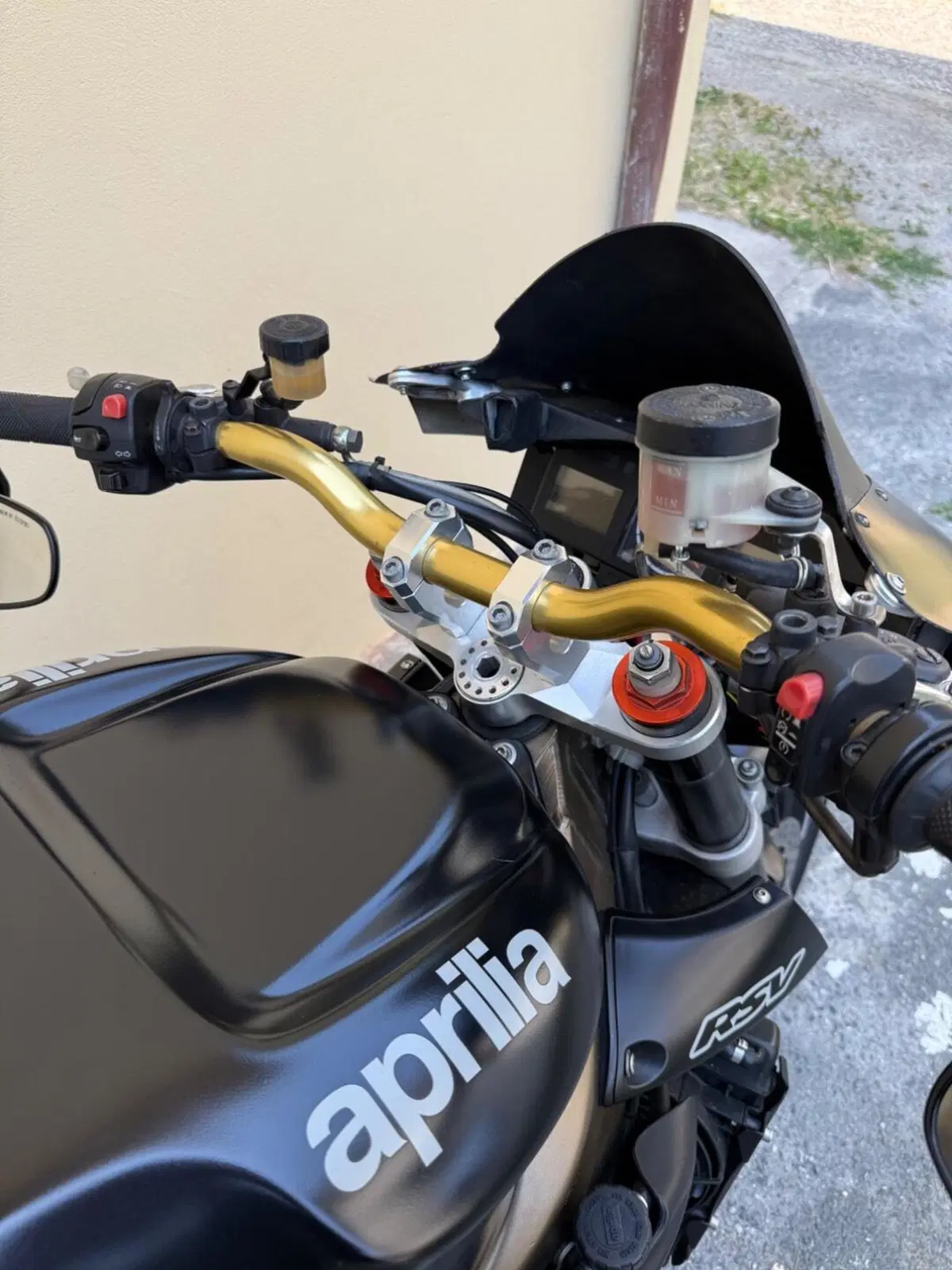 Aprilia Tuono 1000 R (2004 - 05) (16)
