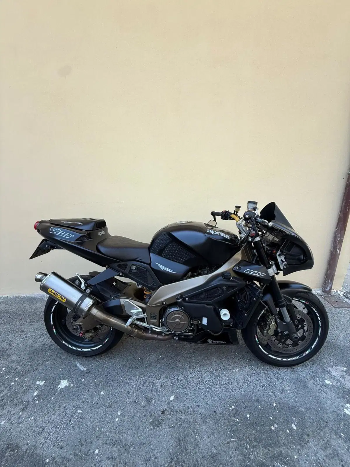 Aprilia Tuono 1000 R (2004 - 05) (17)