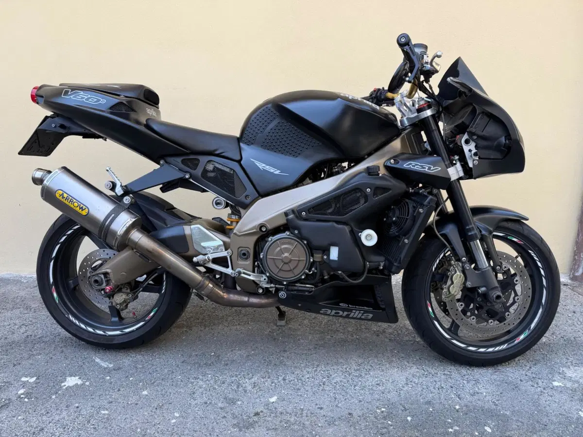 Aprilia Tuono 1000 R (2004 - 05) (20)