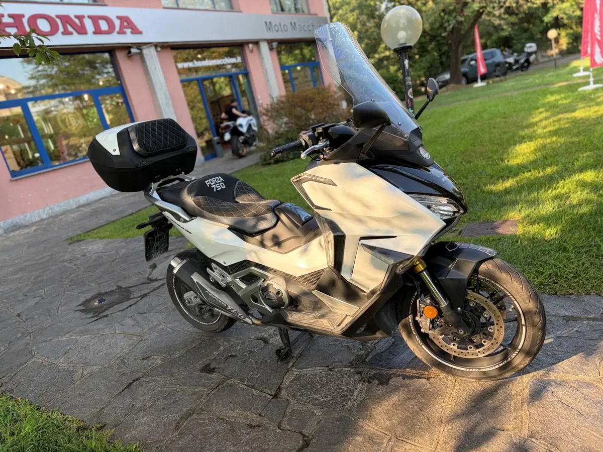 Honda Forza 750 DCT Urban (2021 - 24) (2)