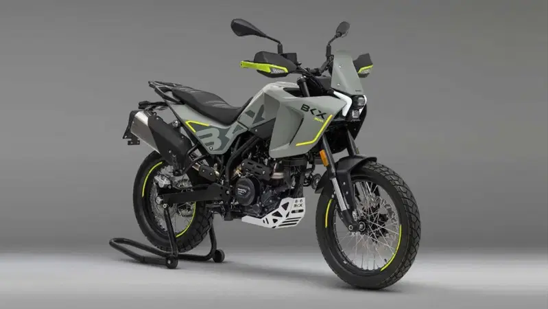La Benelli BKX &egrave; proposta sia 125 sia 300