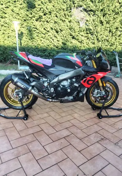 Aprilia Tuono V4 Factory (2019 - 20) usata