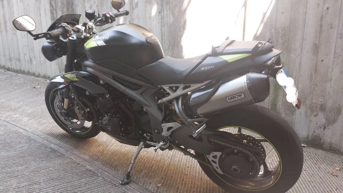Triumph Speed Triple 1050 RS (2018 - 20) (4)