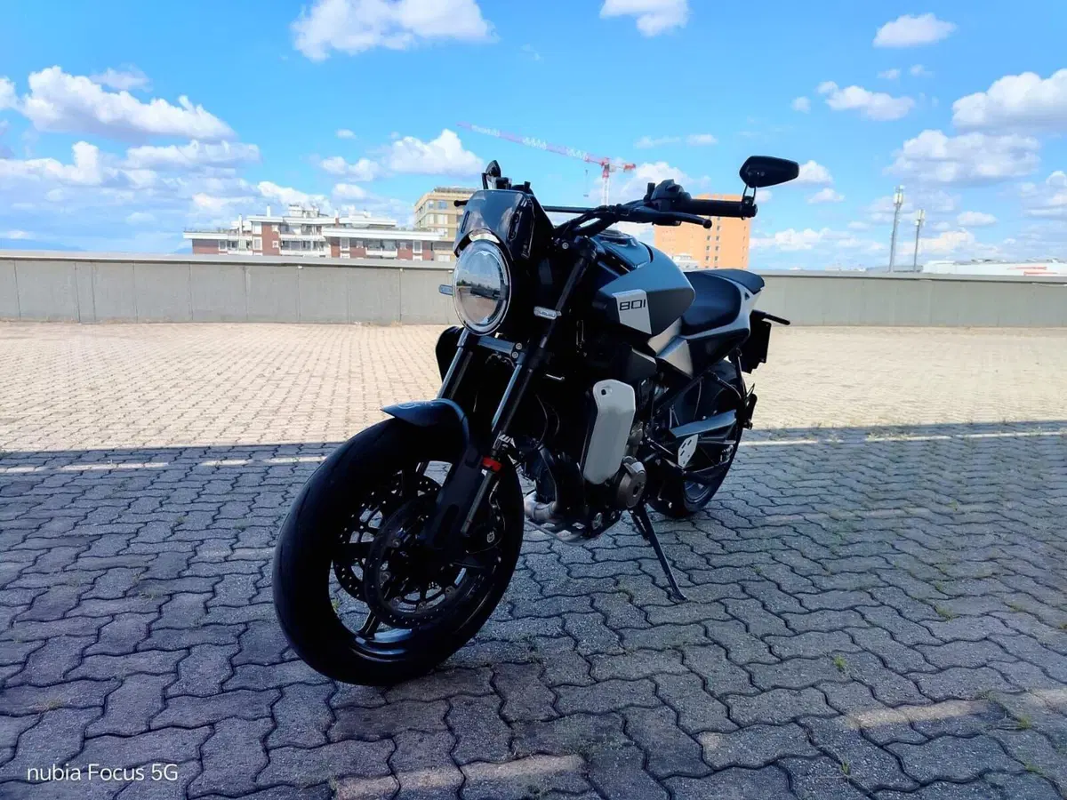 Husqvarna Svartpilen 801 (2024 - 26) (3)