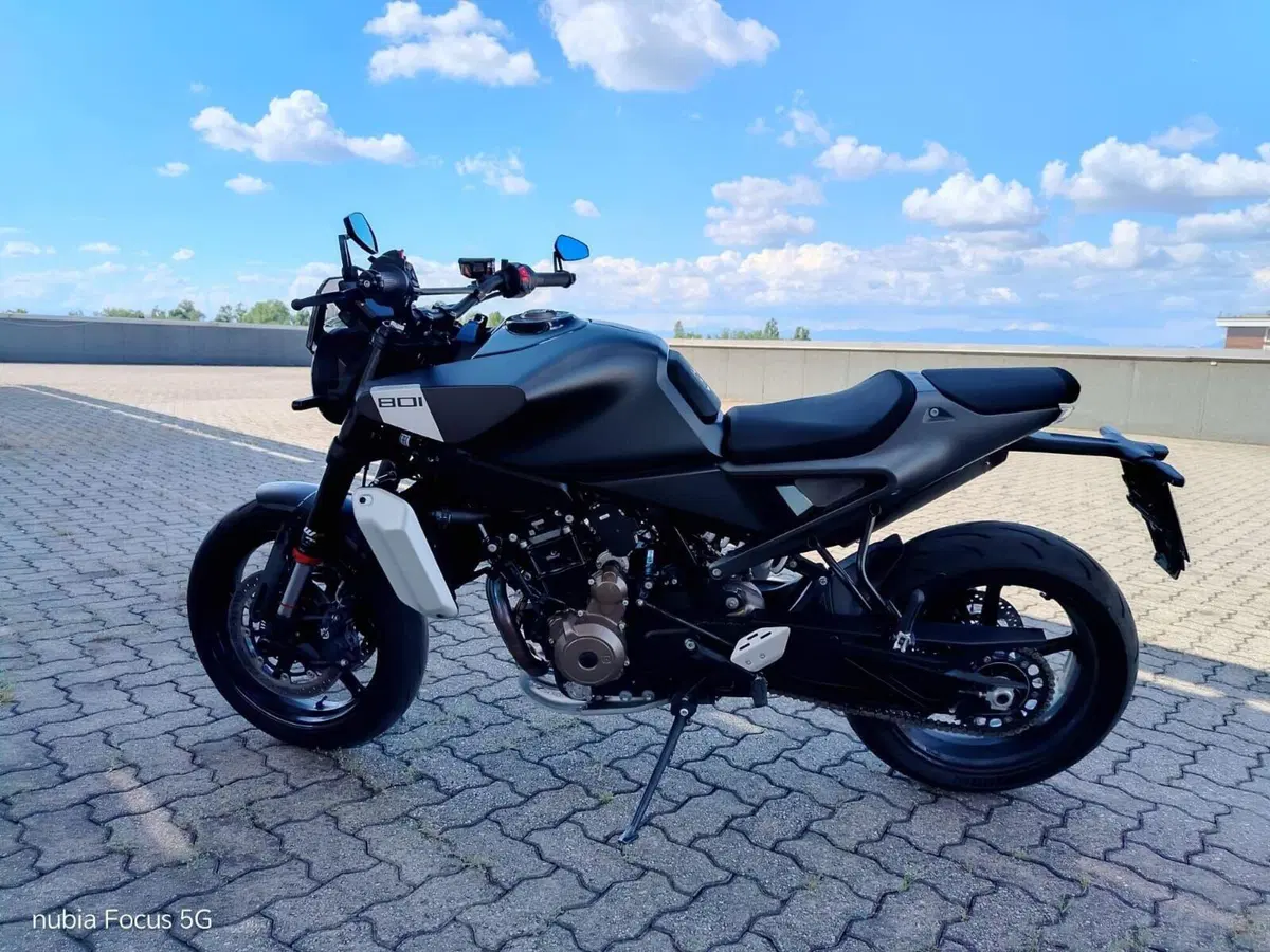 Husqvarna Svartpilen 801 (2024 - 26) (4)