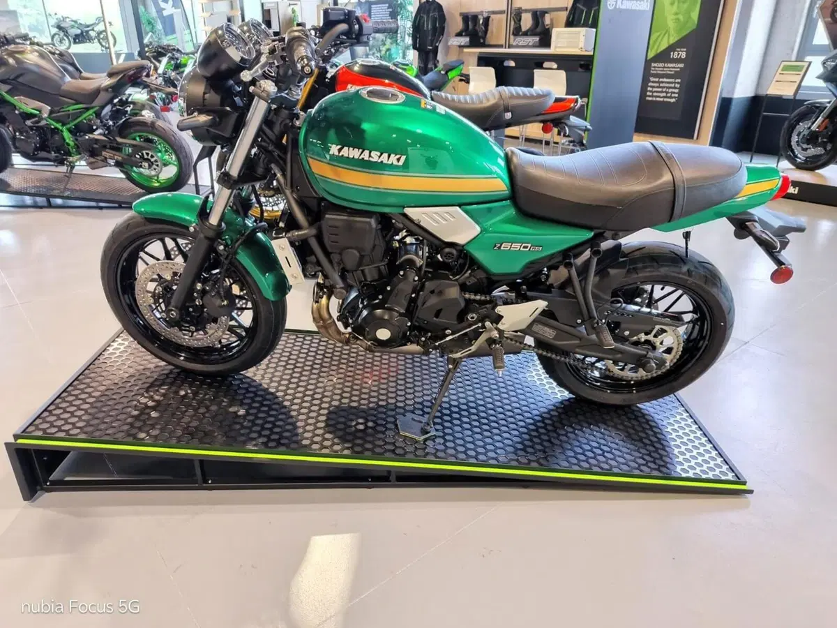 Kawasaki Z 650 RS (2025 - 26) (3)