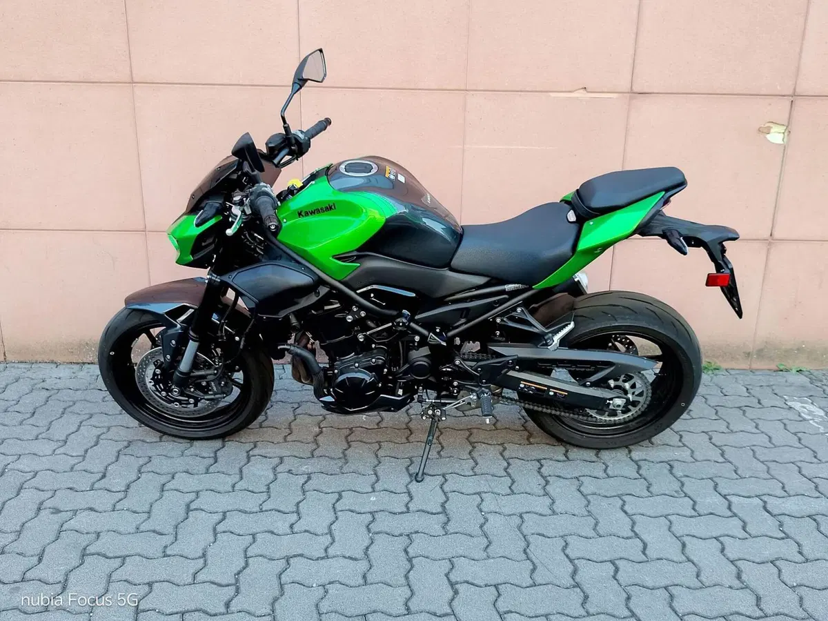 Kawasaki Z 900 (2025 - 26) (2)