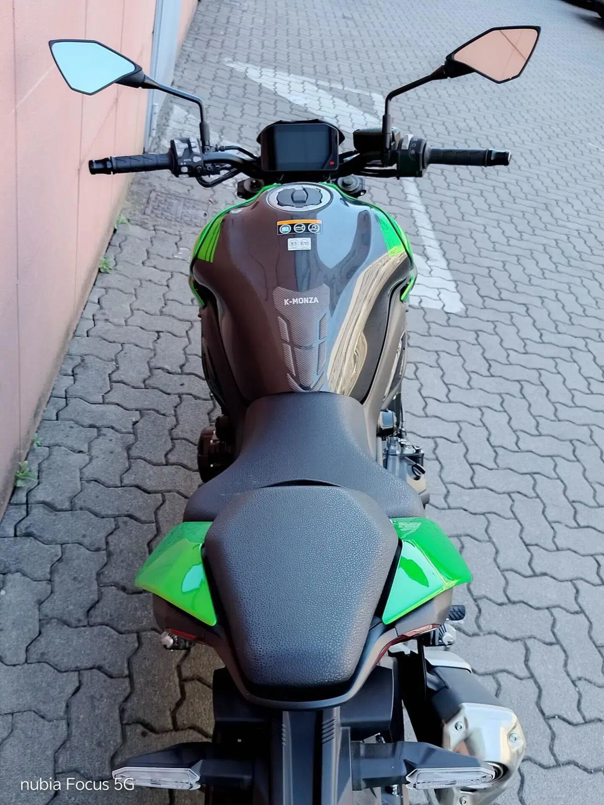 Kawasaki Z 900 (2025 - 26) (5)
