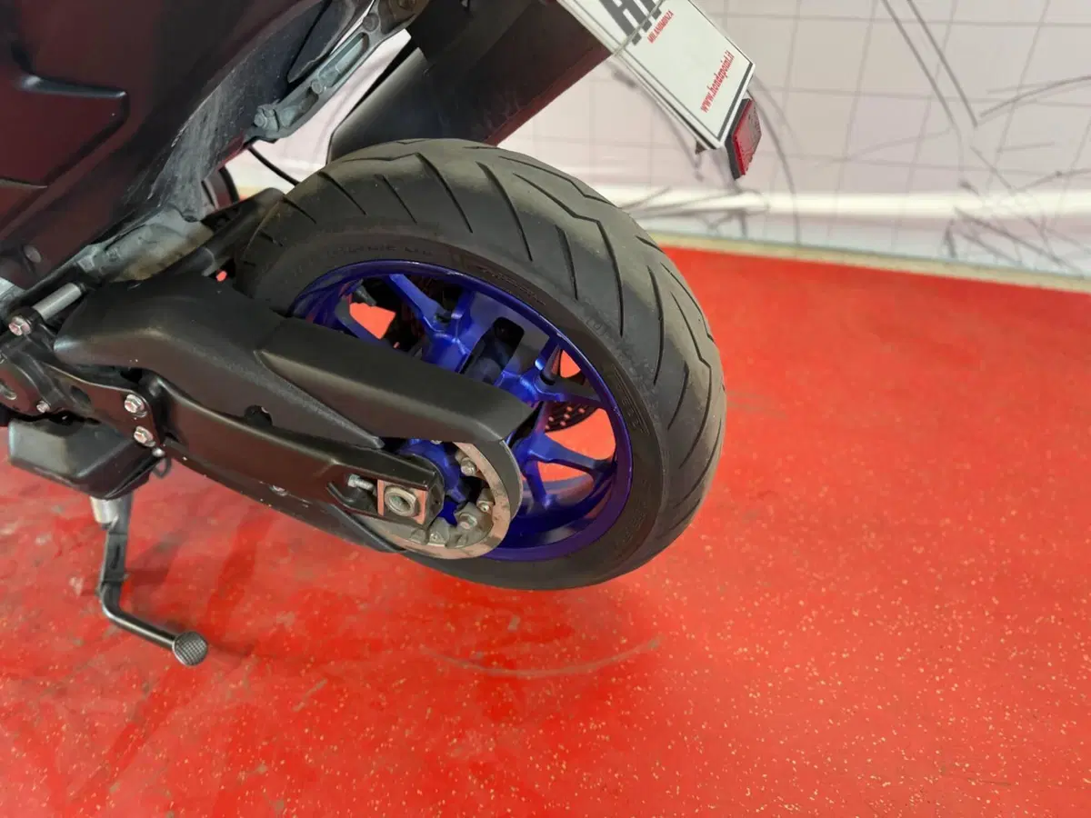 Yamaha T-Max 560 Tech Max (2022 - 24) (15)