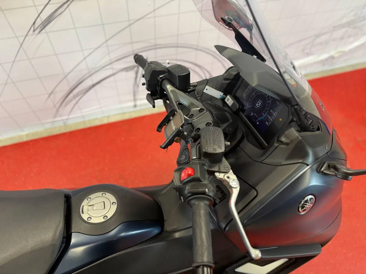 Yamaha T-Max 560 Tech Max (2022 - 24) (8)