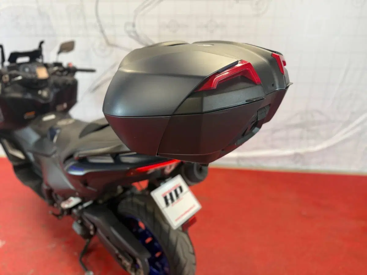 Yamaha T-Max 560 Tech Max (2022 - 24) (16)