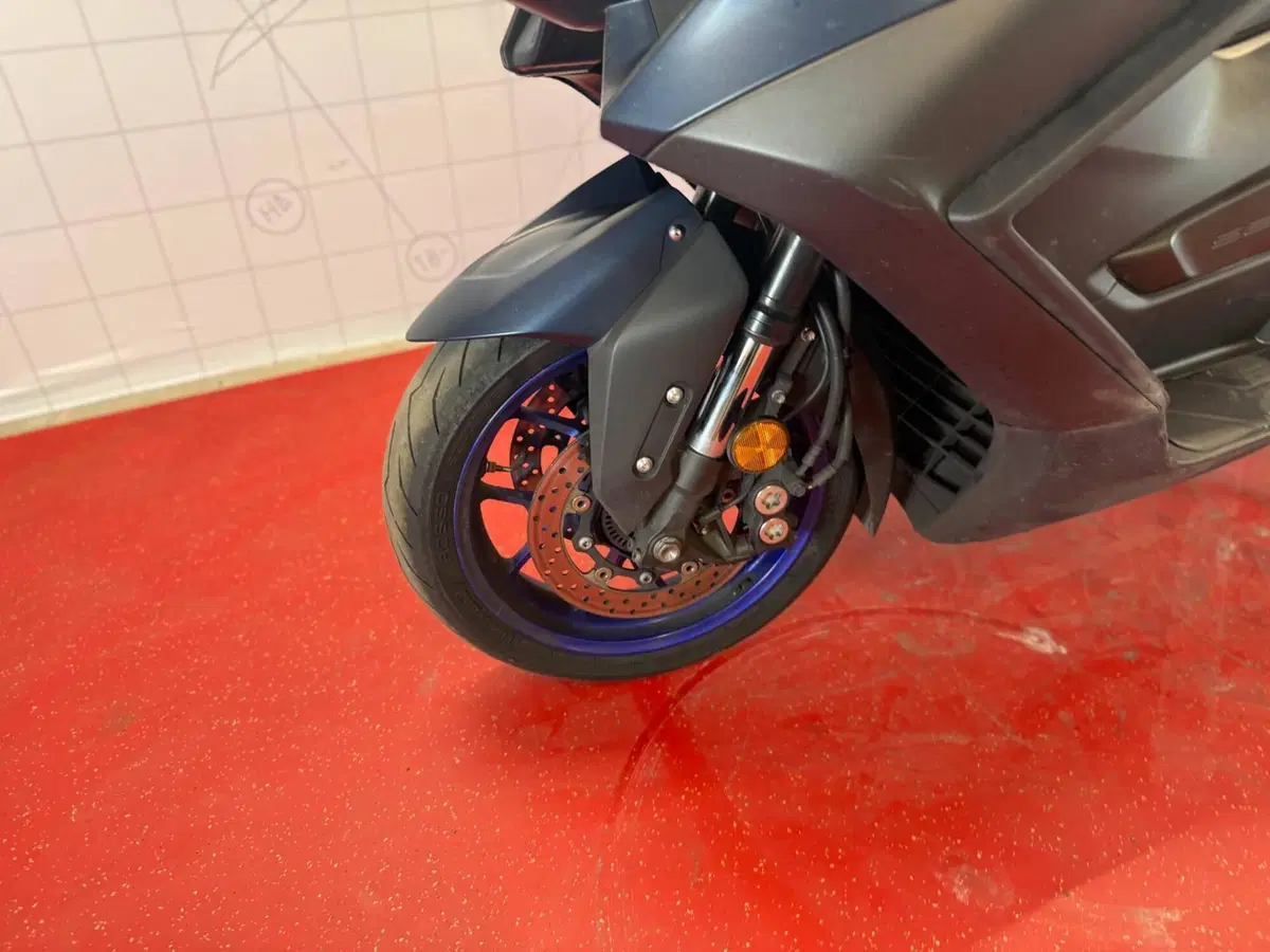 Yamaha T-Max 560 Tech Max (2022 - 24) (13)