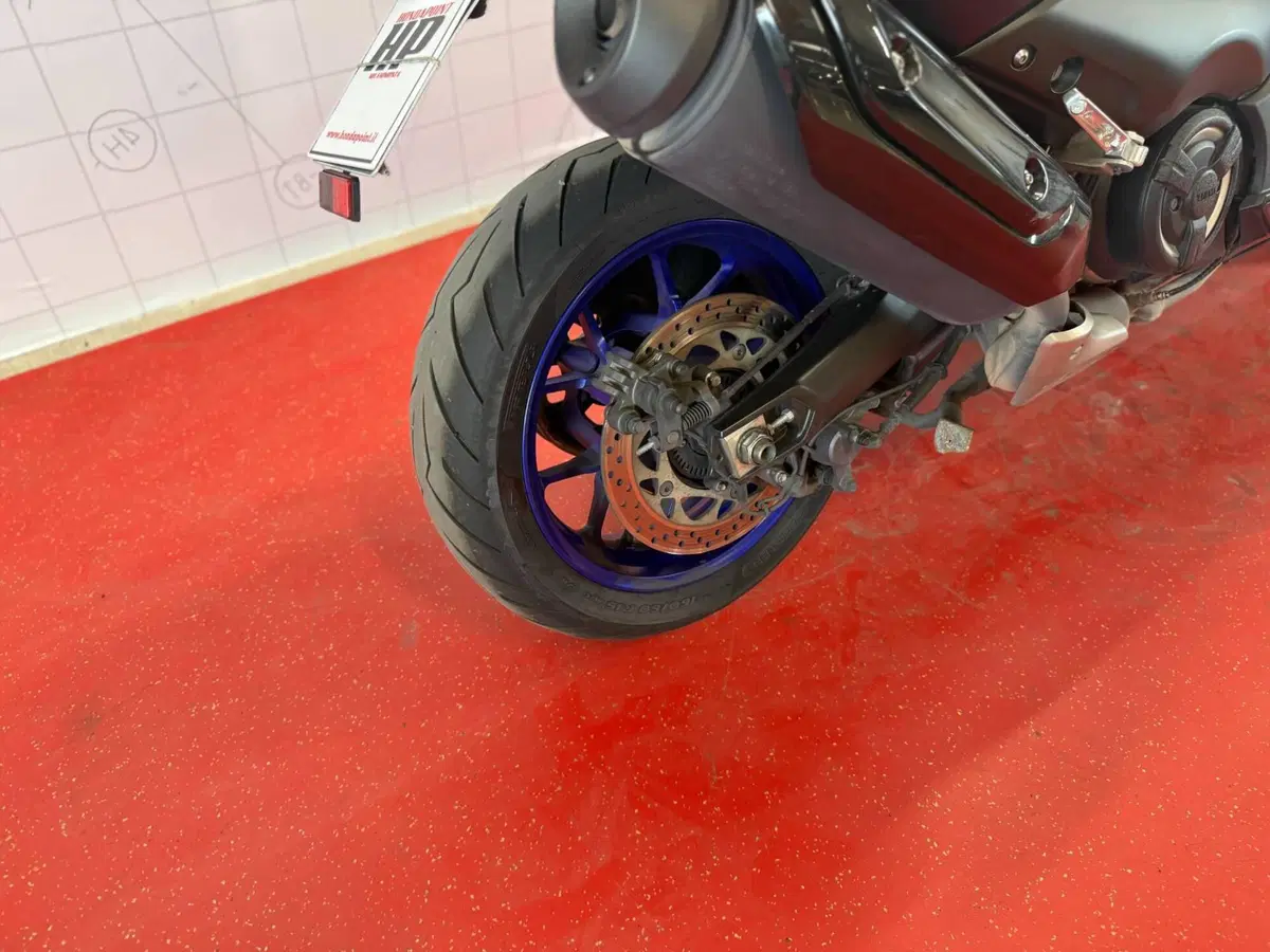 Yamaha T-Max 560 Tech Max (2022 - 24) (11)