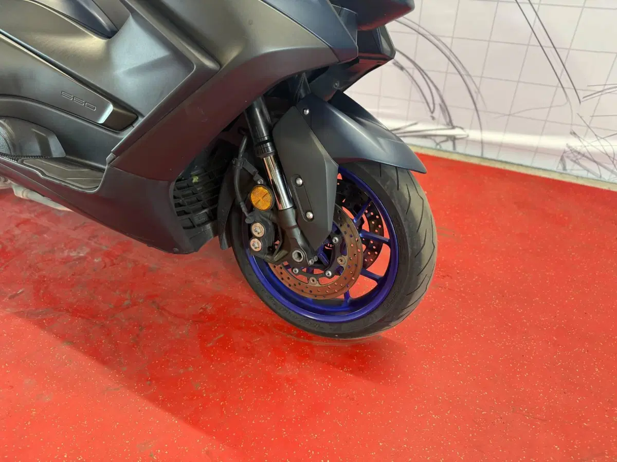 Yamaha T-Max 560 Tech Max (2022 - 24) (9)