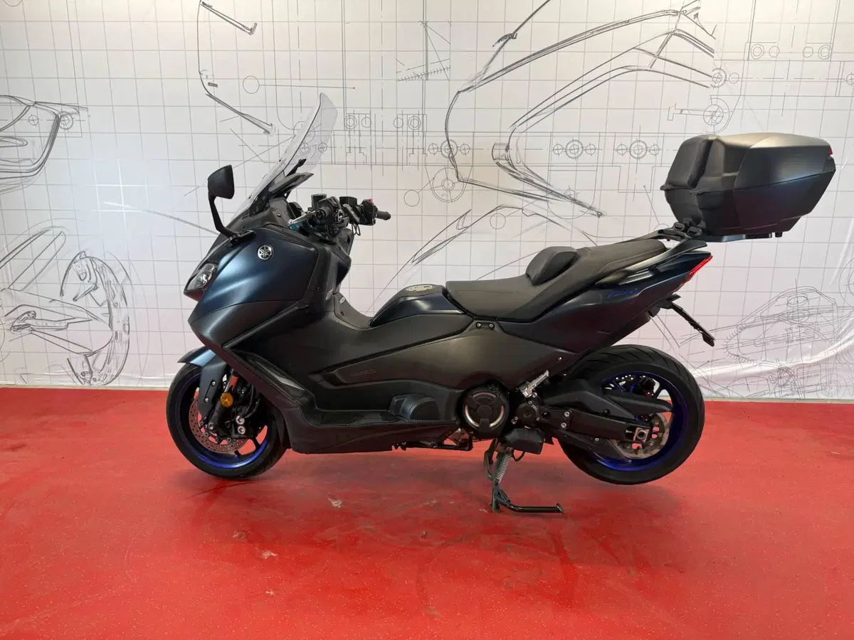 Yamaha T-Max 560 Tech Max (2022 - 24) (4)