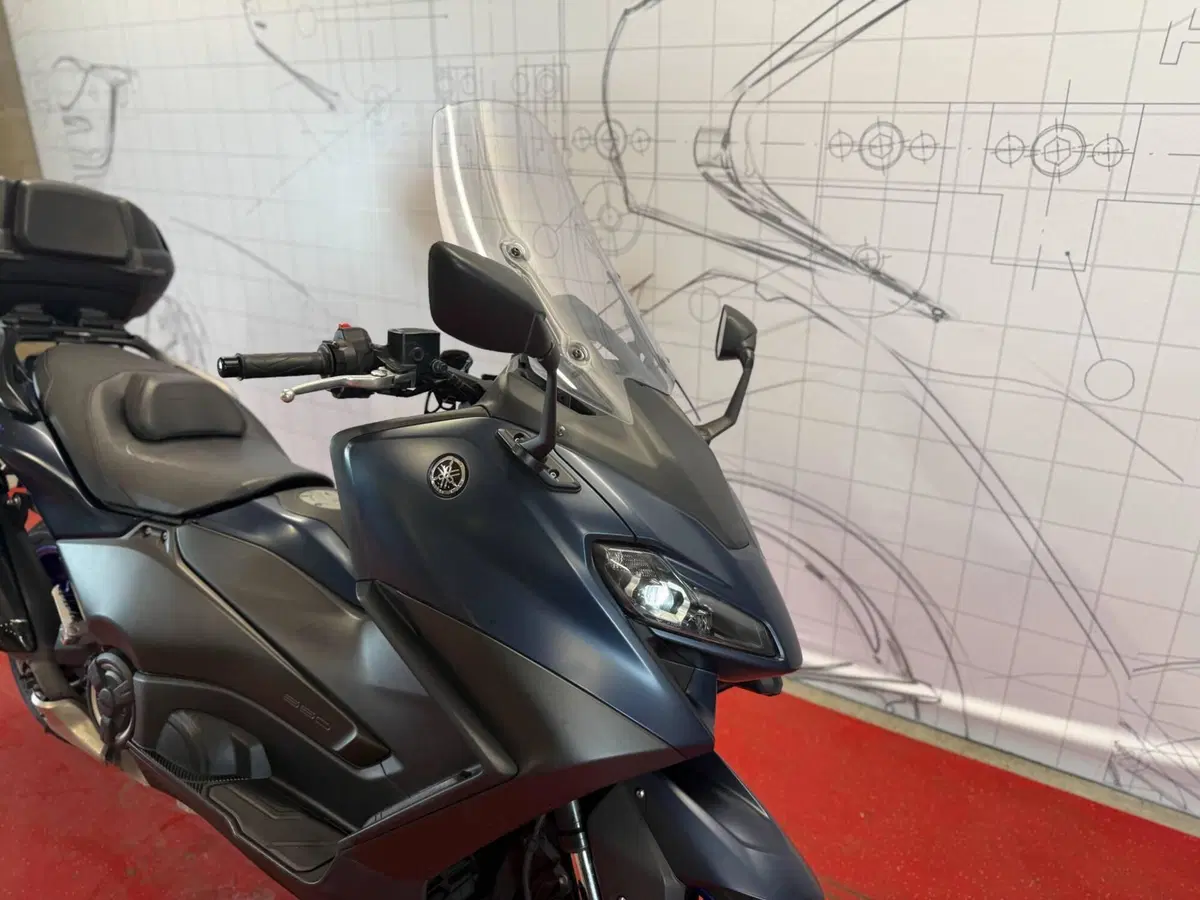 Yamaha T-Max 560 Tech Max (2022 - 24) (10)