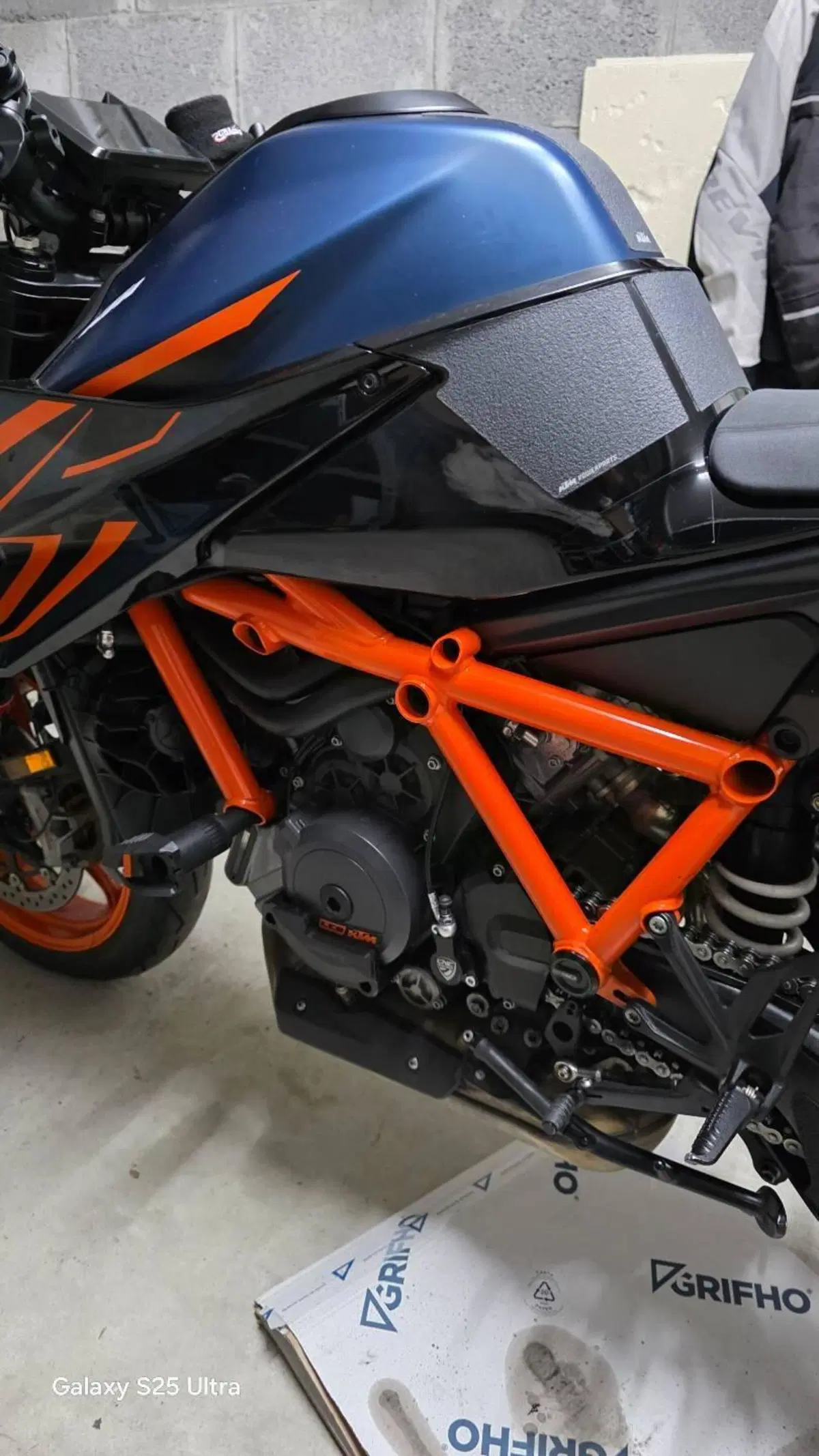 KTM 1290 Super Duke R (2022 - 23) (9)