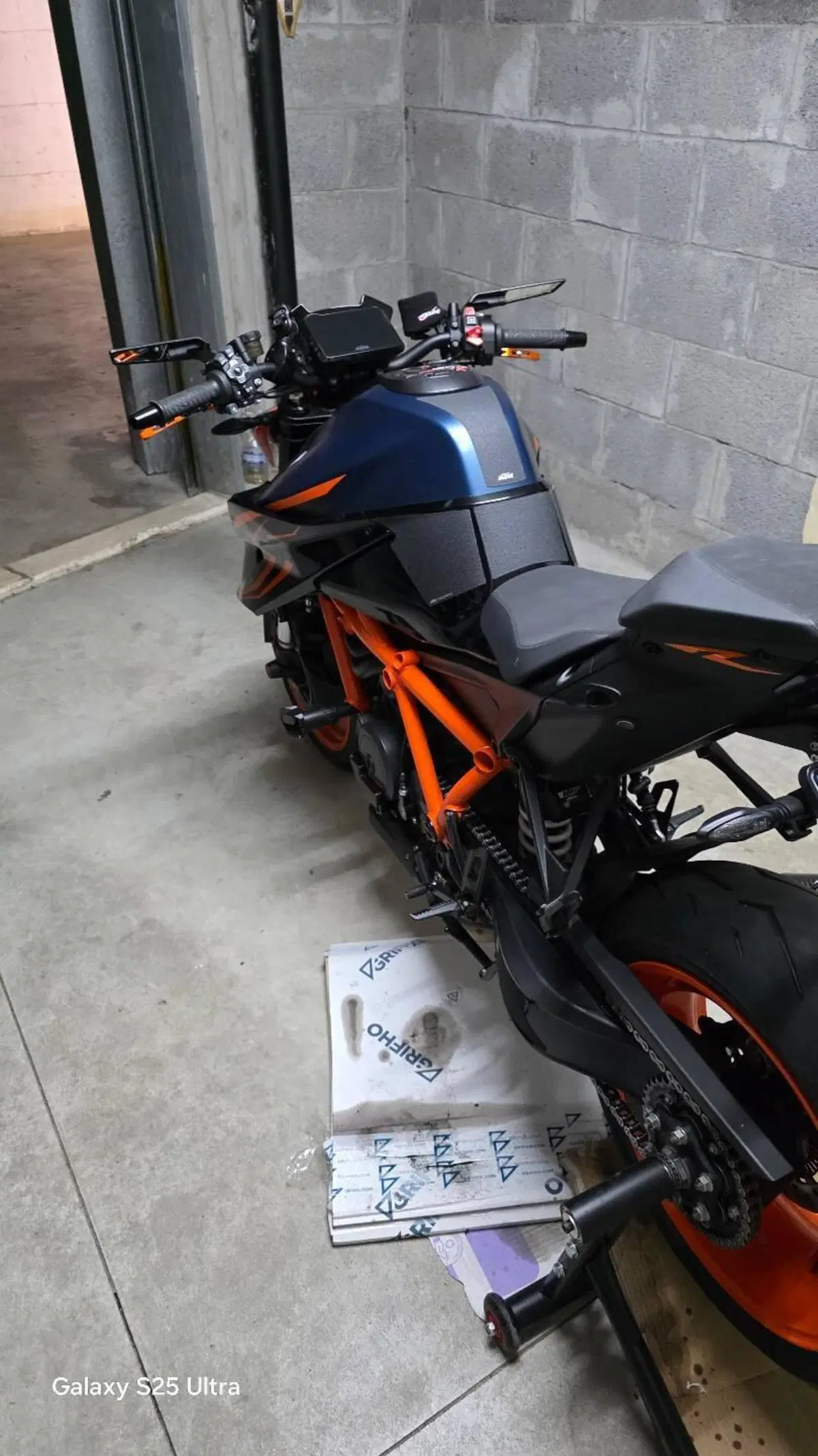 KTM 1290 Super Duke R (2022 - 23) (10)